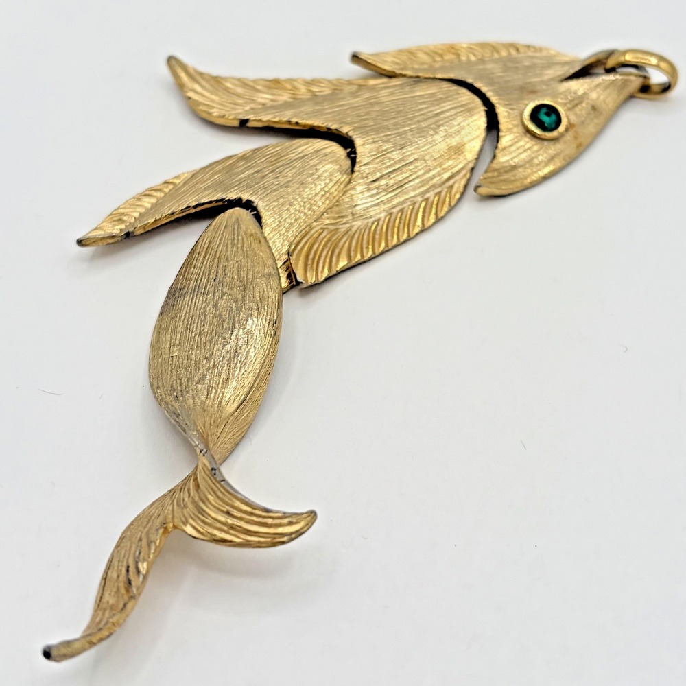 Vintage Napier Gold Tone Articulated Fish Pendant Green Rhinestone Eye 4.5"
